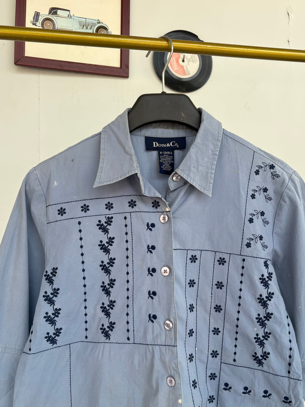 Embroidered leafy shirt