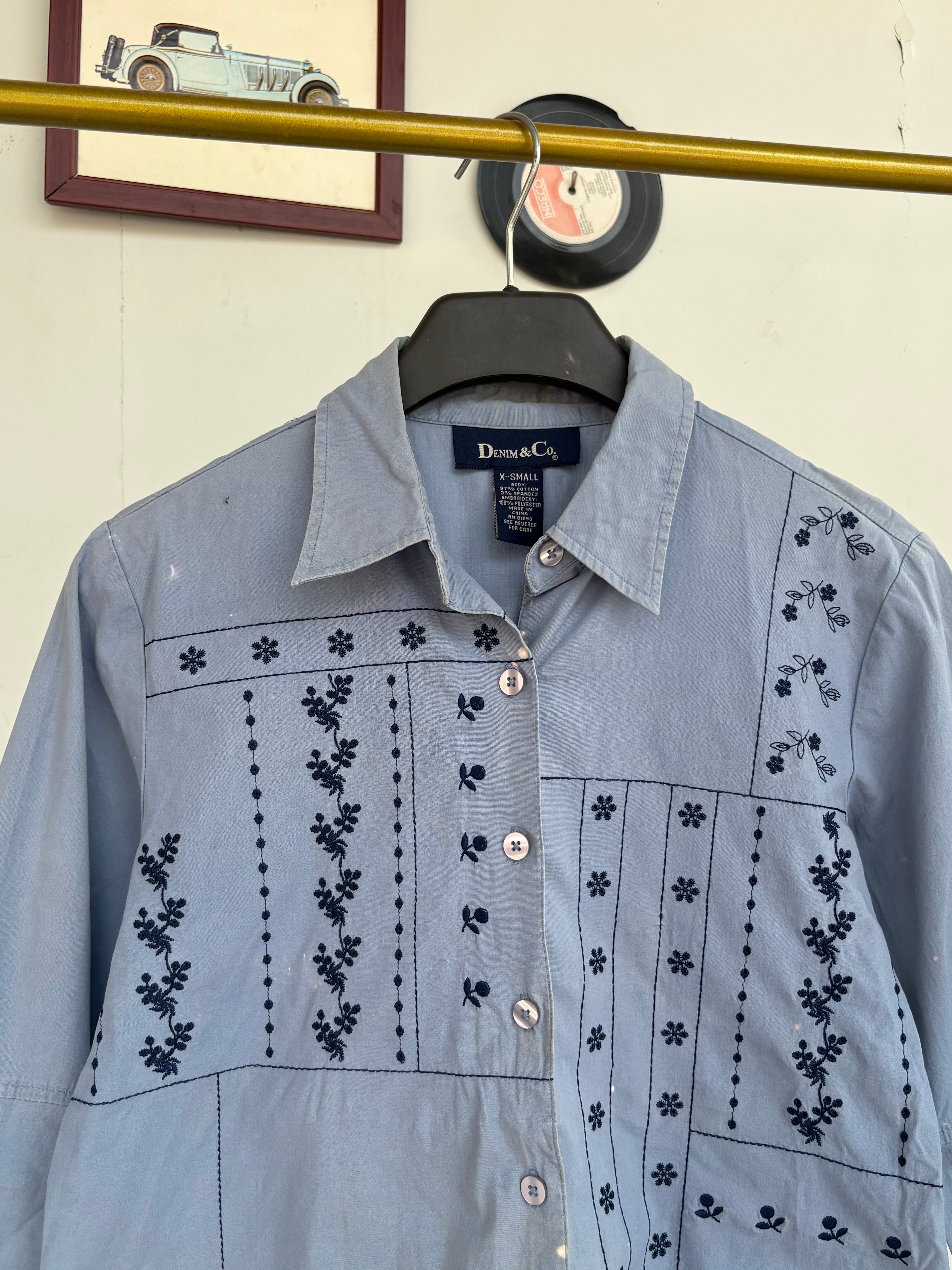 Embroidered leafy shirt