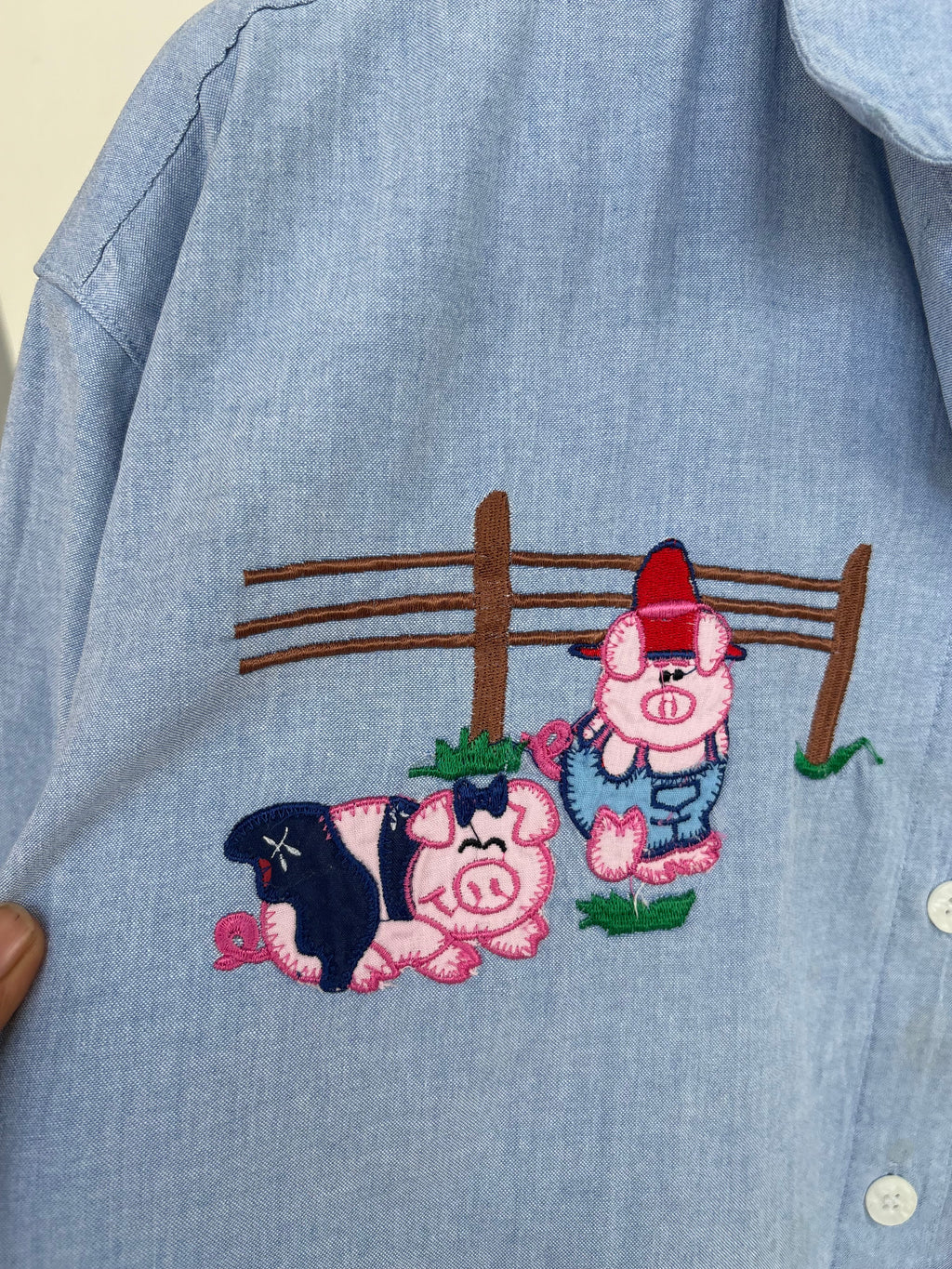 Piggy embroidered shirt