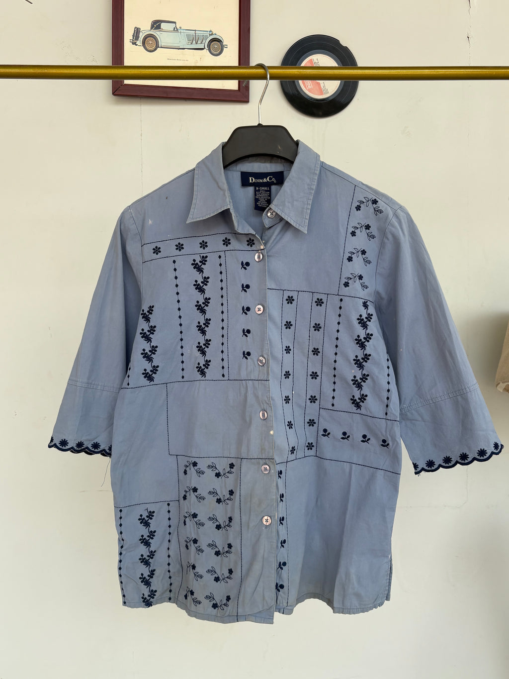 Embroidered leafy shirt